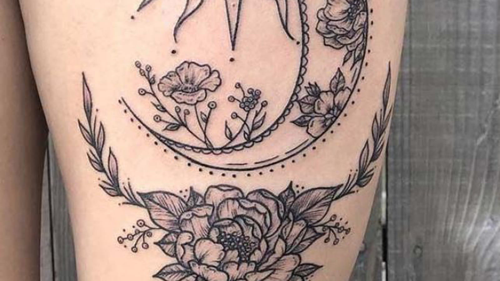 Lune géante sur la cuisse