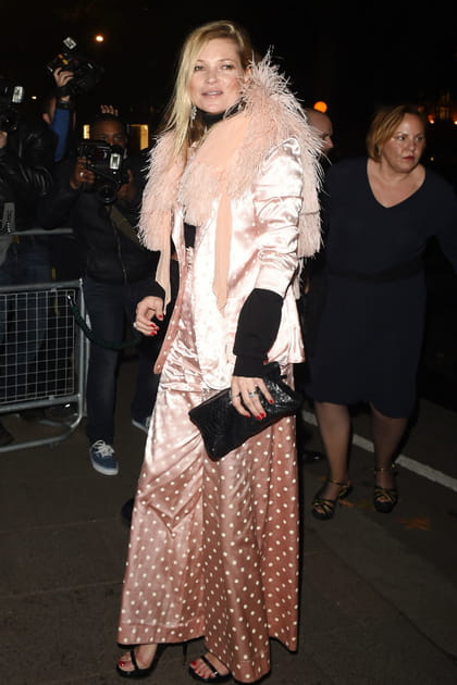 Kate Moss en fourrure vieux rose