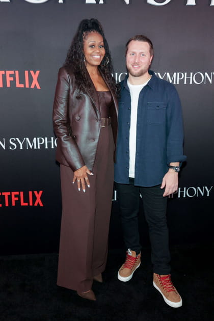 Michelle Obama en combipantalon et veste marron