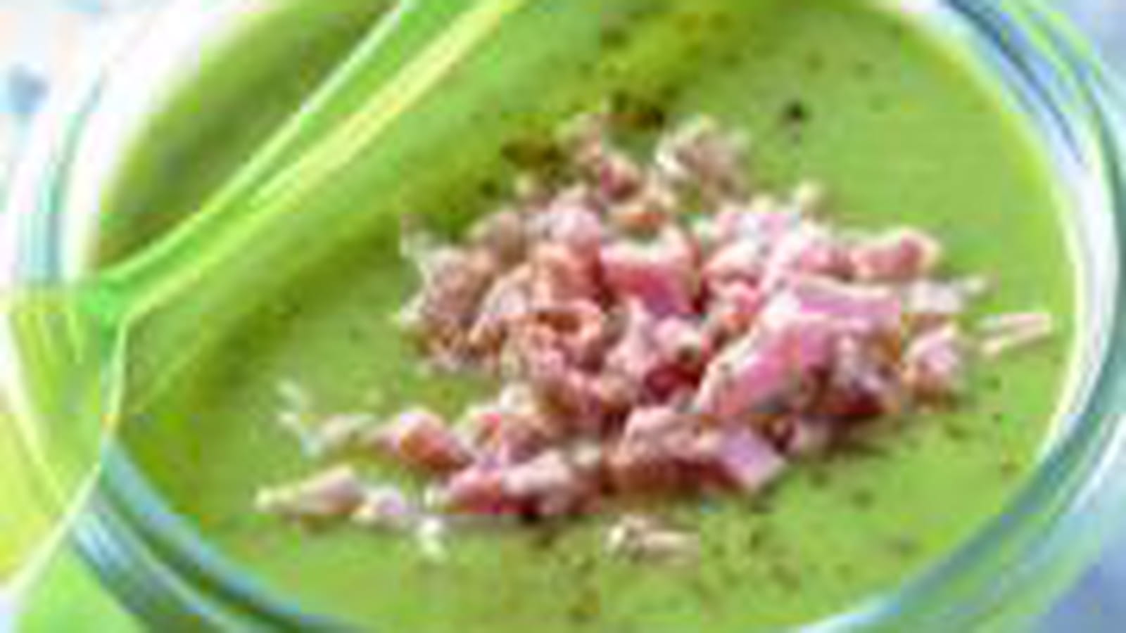 Crème de petits pois au basilic et jambon blanc