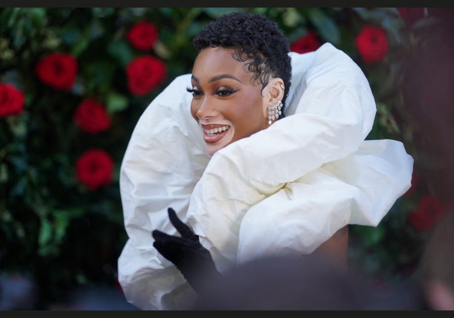 Winnie Harlow, captivante avec son smoky&nbsp;cat&nbsp;eye