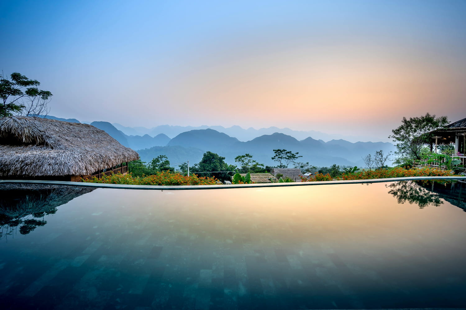 Nicknamed the “invisible house”, this airbnb is considered the most spectacular in the world