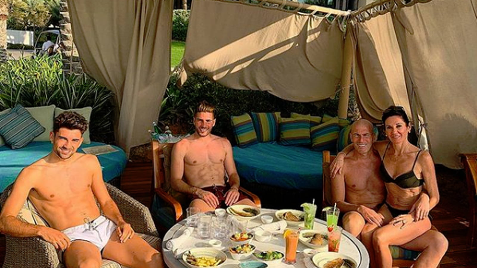 Zinedine Zidane, Véronique Zidane et leur deux aînés Enzo et Luca  