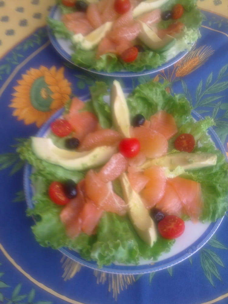 Recette de Salade truite fumée, avocat, pomelos