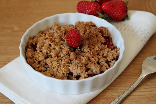 Crumble fraises, noisettes et miel