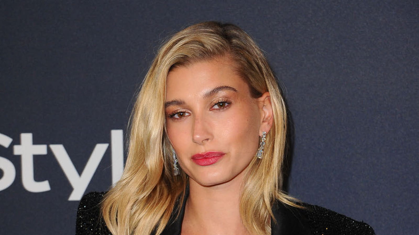 Hailey Bieber 