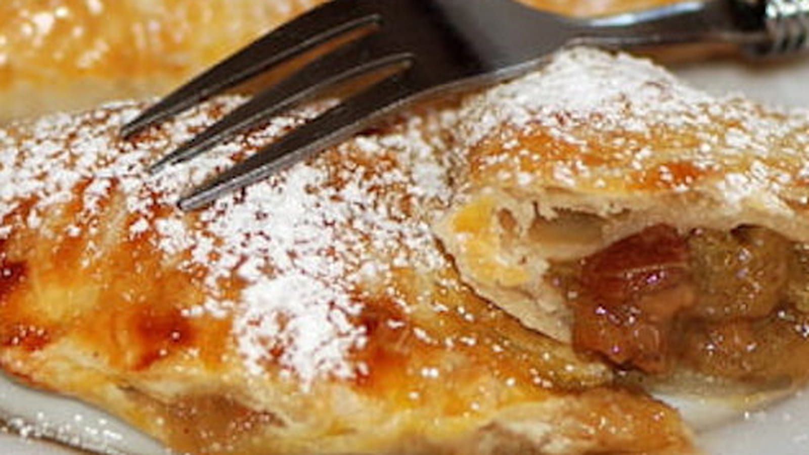 Chausson feuilleté à la compote de rhubarbe