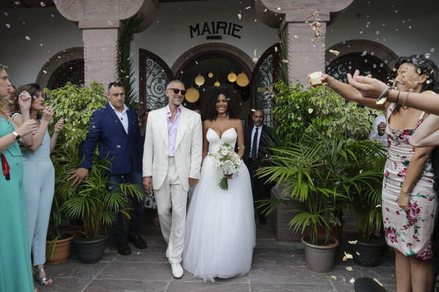 Lancer de riz sur les mariés