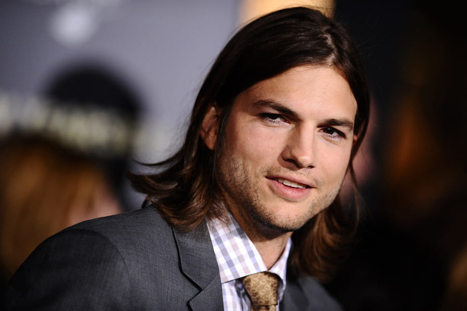 Ashton Kutcher, cheveux longs