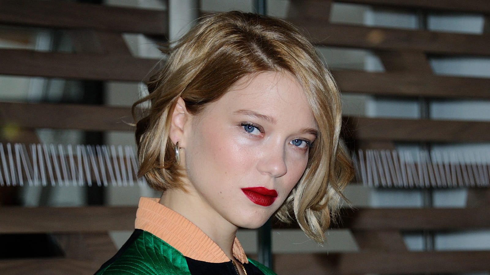 Bouche rouge sang