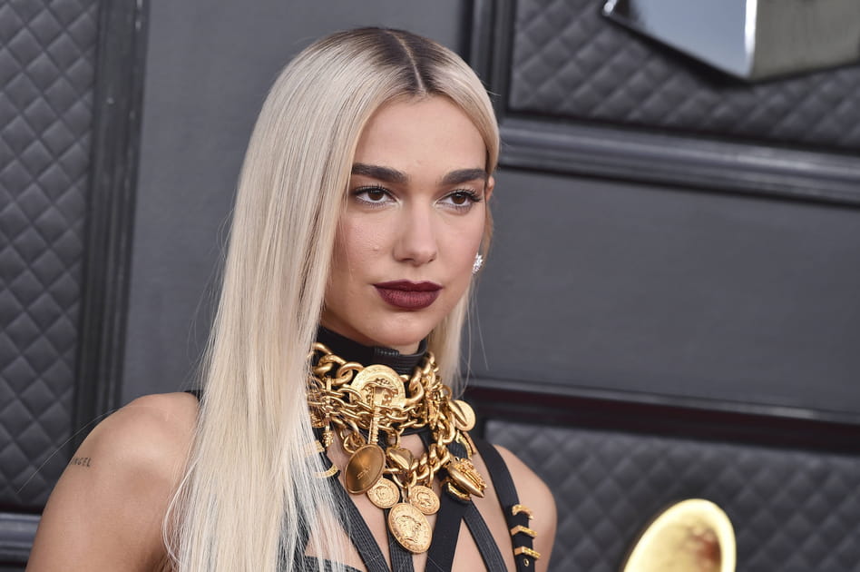 Les cheveux blonds polaires de Dua Lipa