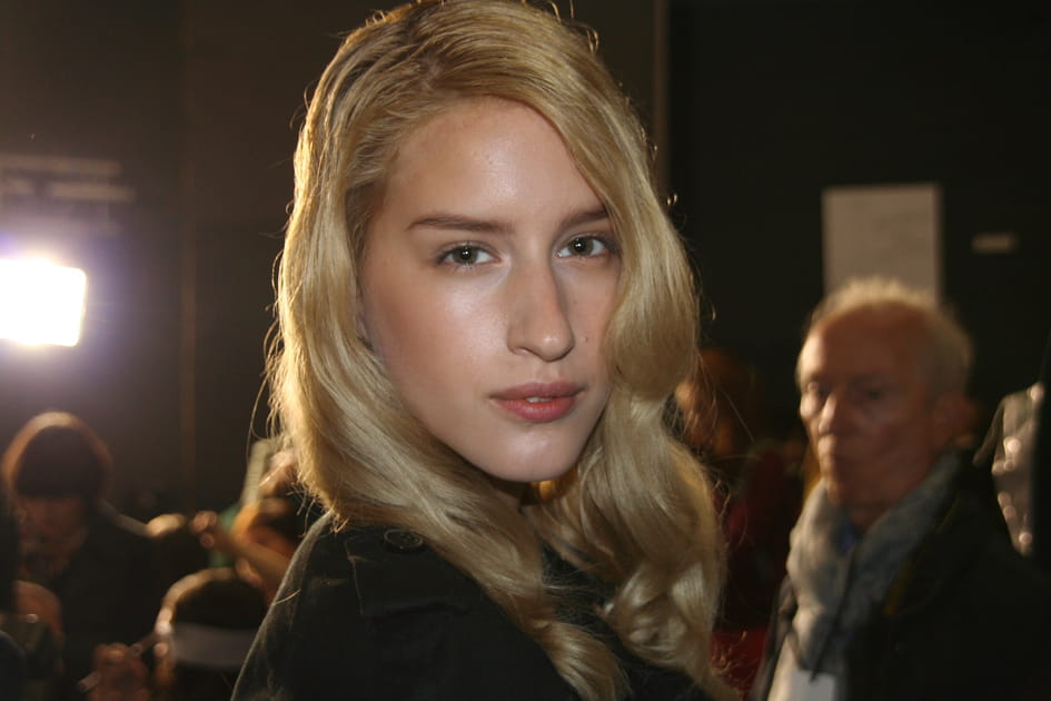 Backstage maquillage d&eacute;fil&eacute; Alexis Mabille&nbsp;: Pr&ecirc;te-&agrave;-d&eacute;filer