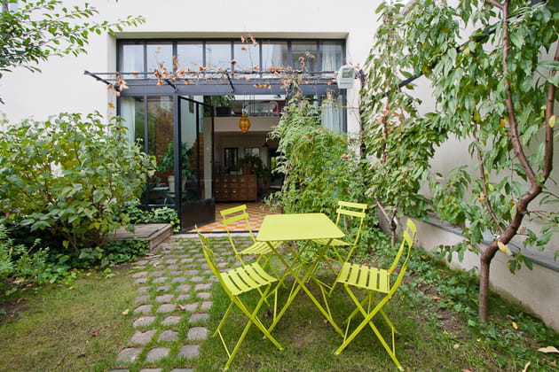 Un jardin de ville à l'extérieur du loft