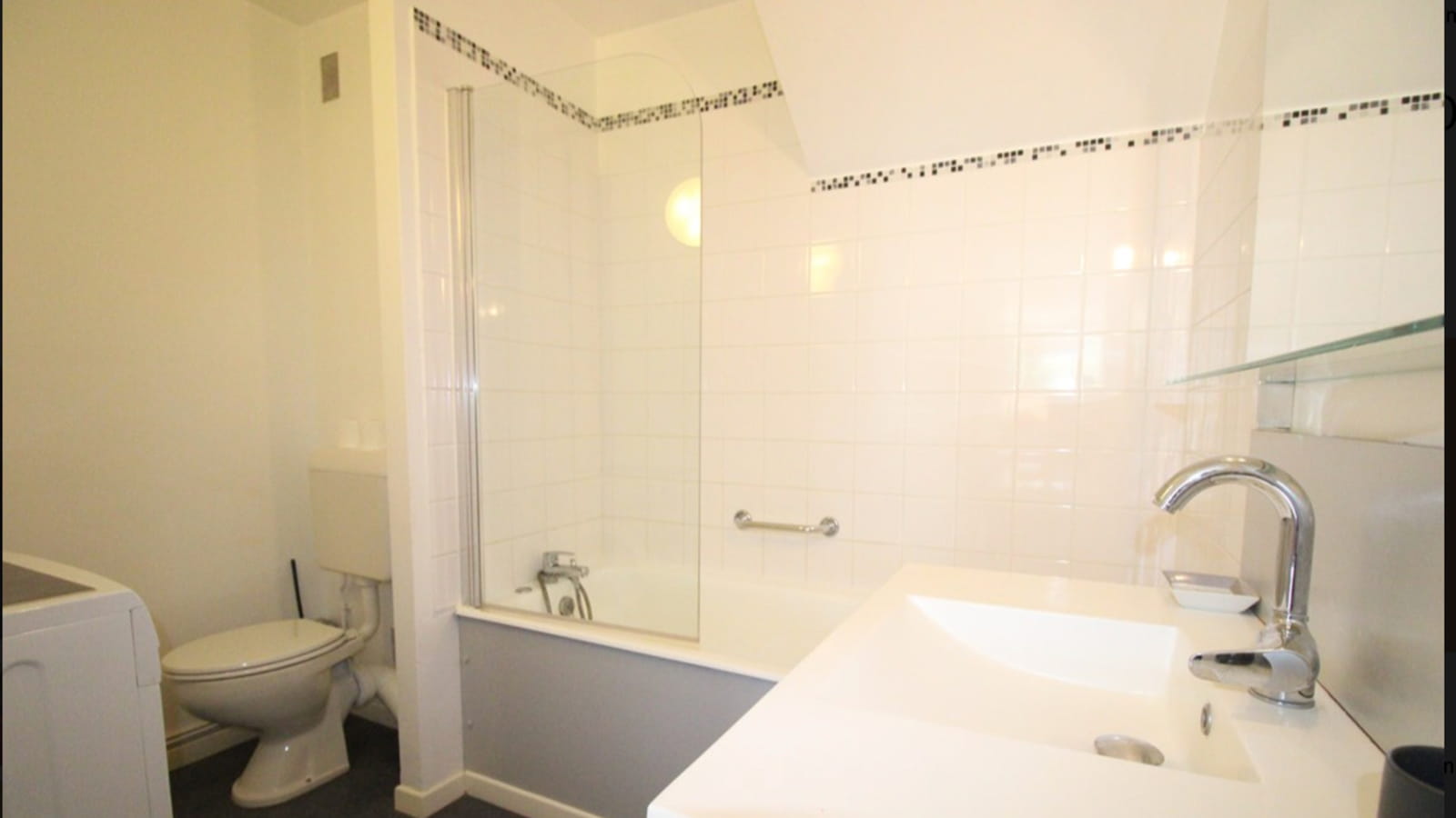 Salle de bains studio 2 avant 