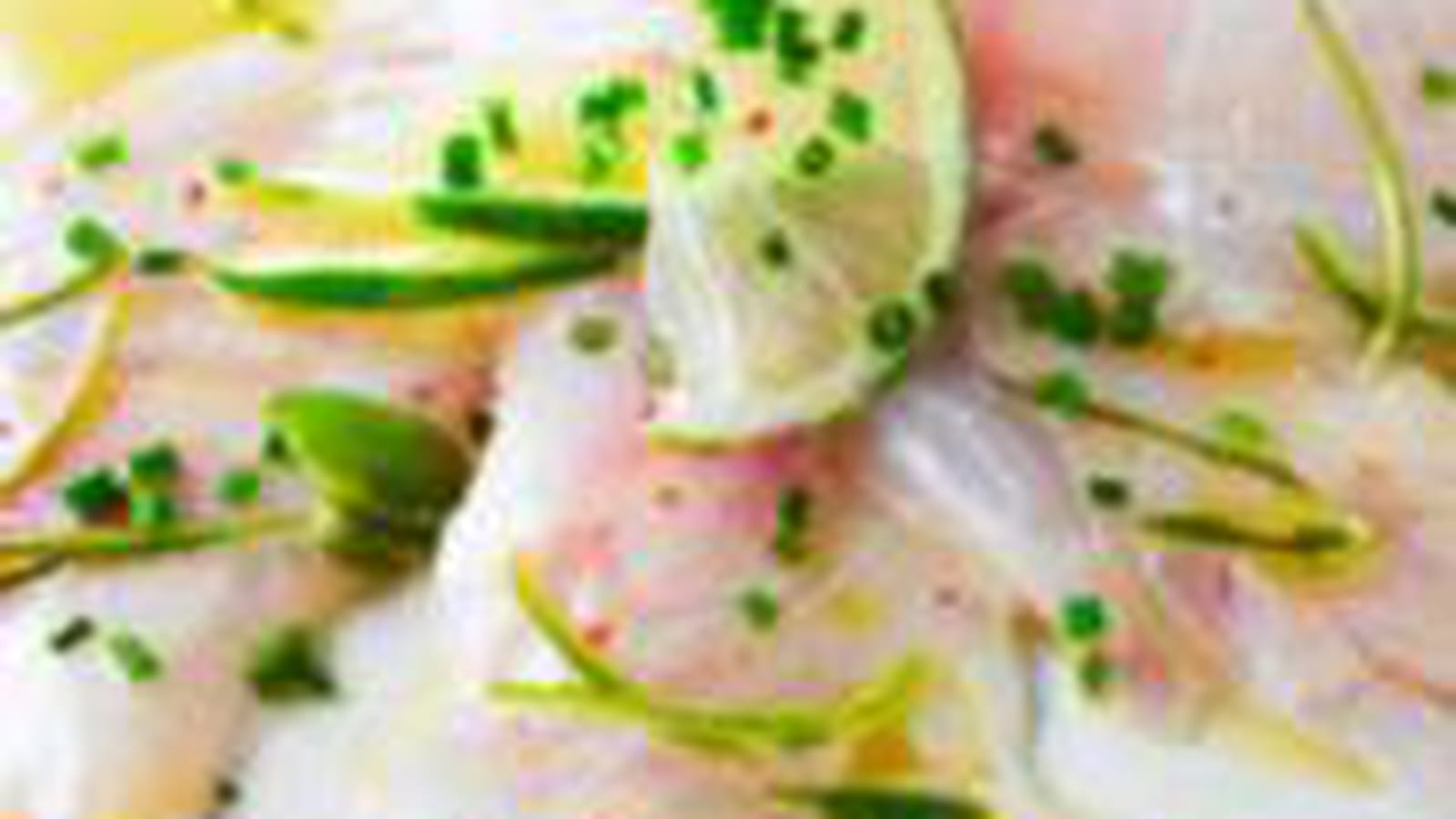 Carpaccio de bar aux pêches