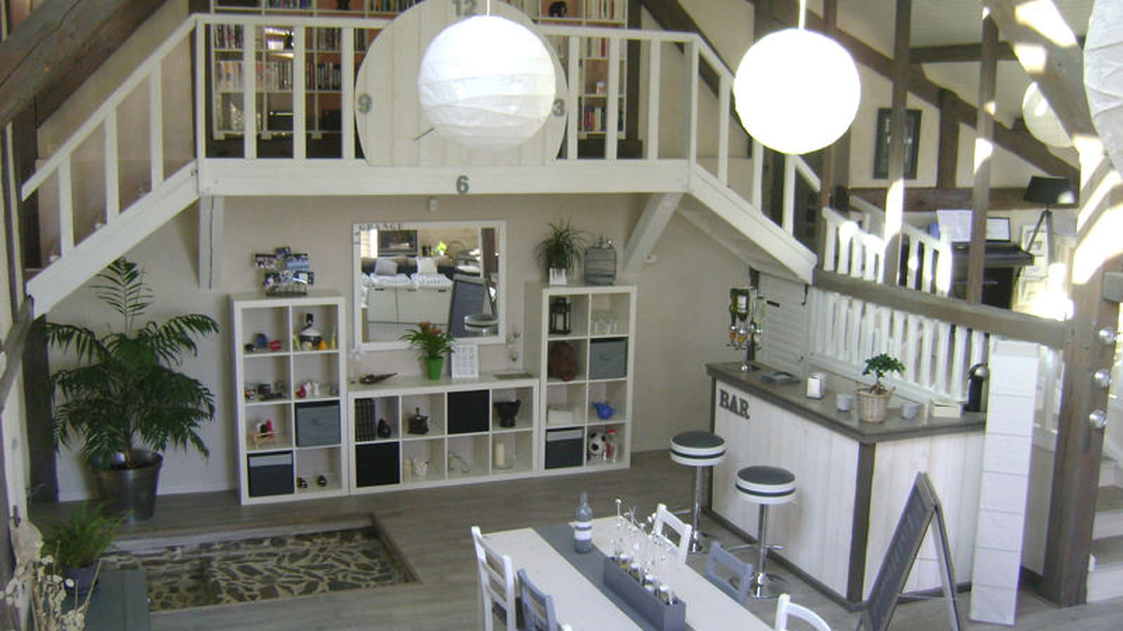Salle à manger et bibliothèque
