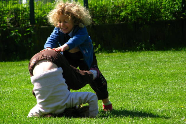 Une galipette dans l'herbe !