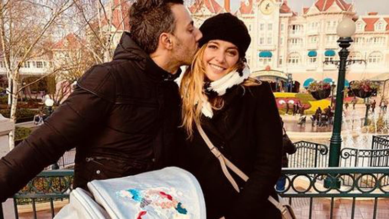 Laetitia Milot, Badri et leur fille Lyana, à Disneyland Paris