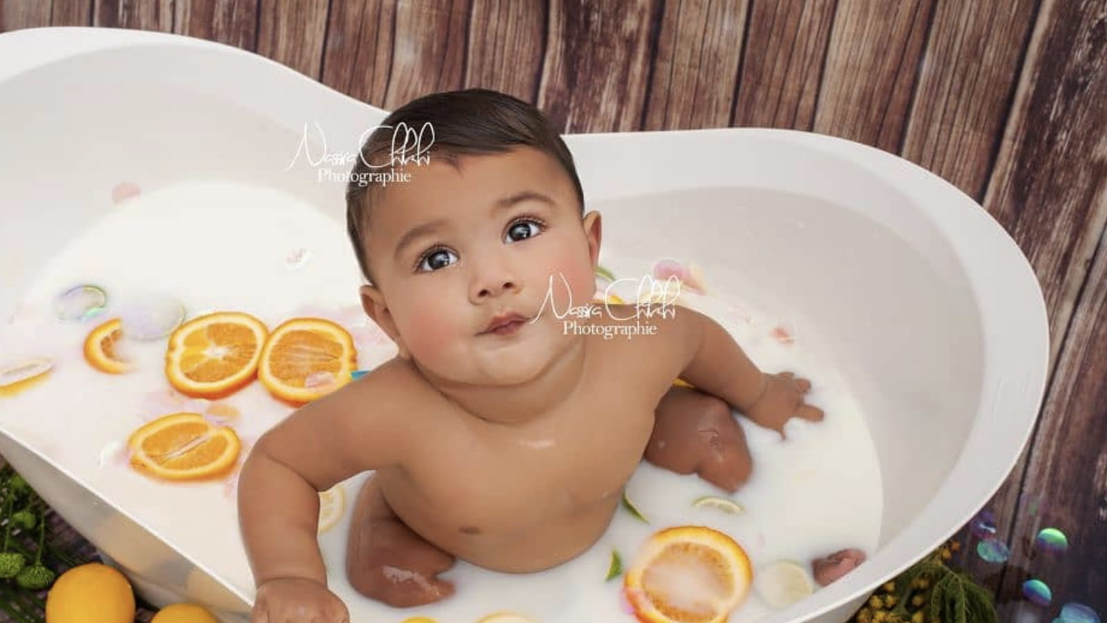Beau bébé dans son bain