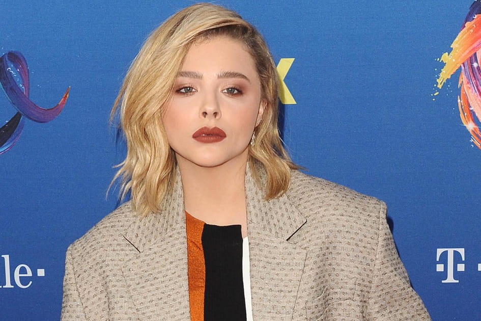 Le carr&eacute; mi-long avec raie de c&ocirc;t&eacute; de Chlo&euml; Grace Moretz