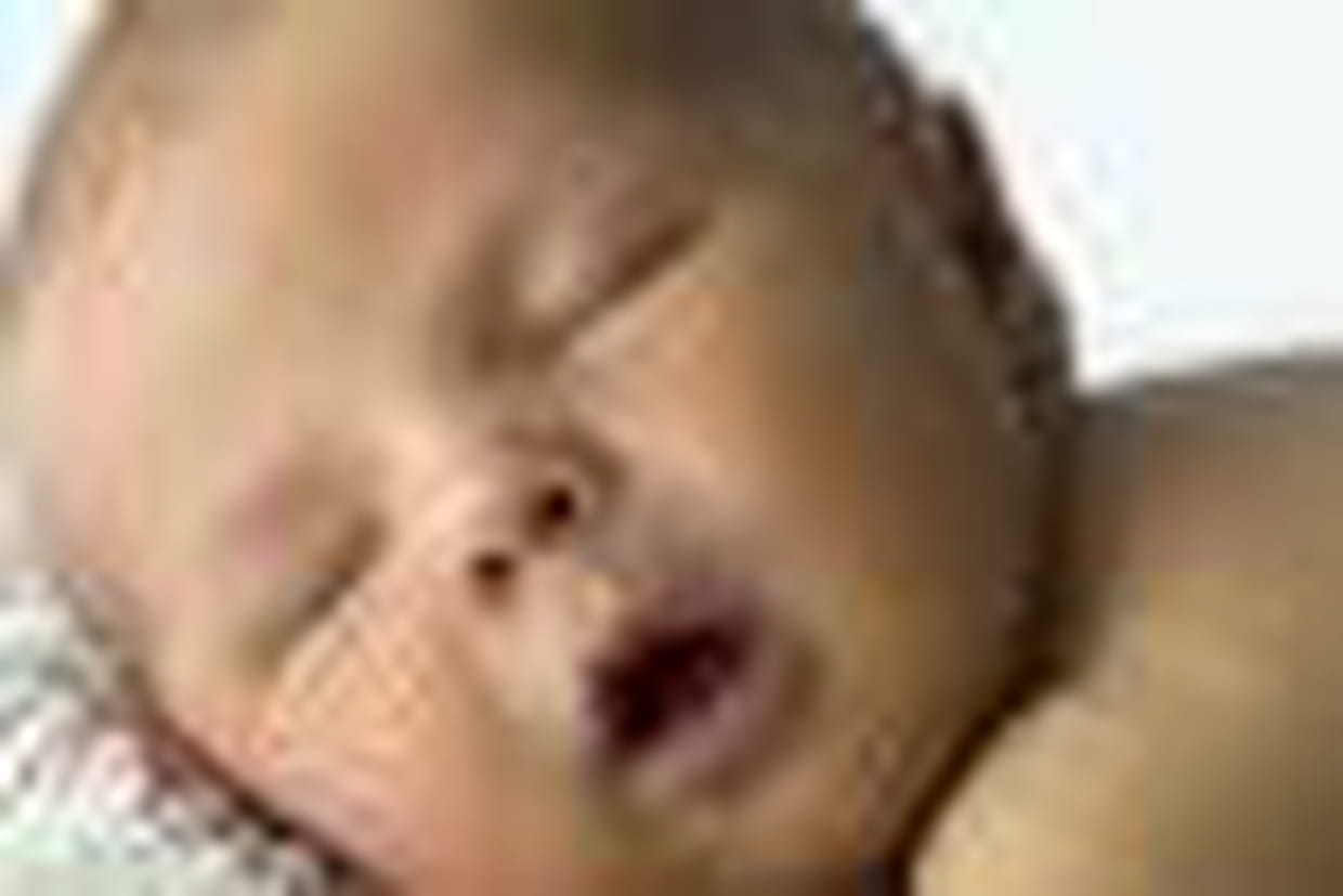 Bebe Fait Des Choses Etranges En Dormant