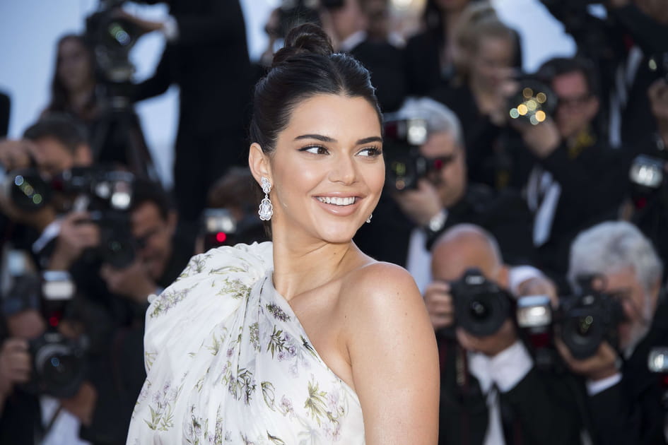 Le chignon top knot de Kendall Jenner