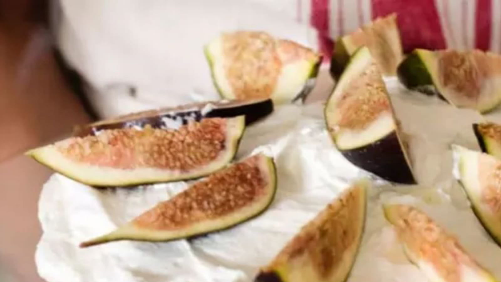 Gâteau à l'orange et aux figues fraîches