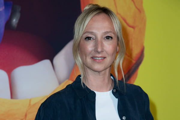 Audrey-Lamy-chignon-maquillage-bronze