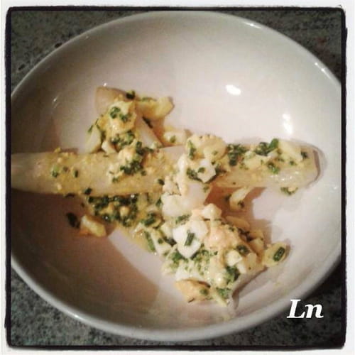 Asperges blanches sauce printanière, oeufs et ciboulette