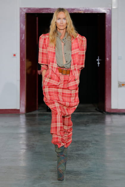 Ensemble à carreaux pastel et néon aperçu sur le défilé Andreas Kronthaler for Vivienne Westwood