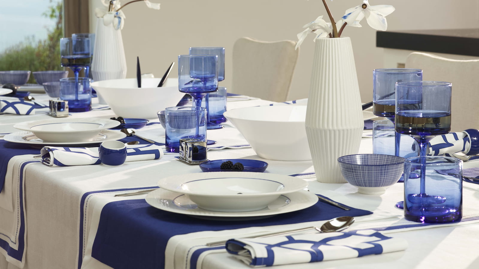 Vaisselle faïence fleur bleue Zara Home