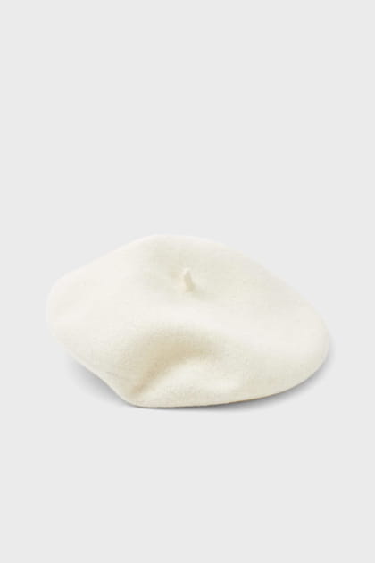 B&eacute;ret &eacute;cru de Stradivarius