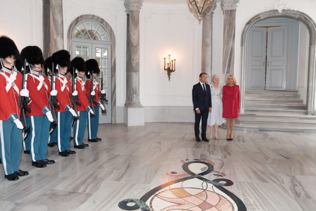 Au garde-&agrave;-vous