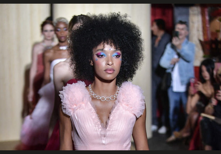 Les paupi&egrave;res multicolores de Christophe Guillarm&eacute;