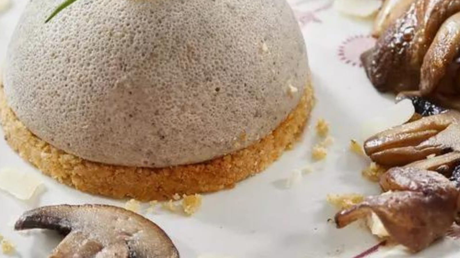 Panna cotta aux champignons sur son sablé au parmesan