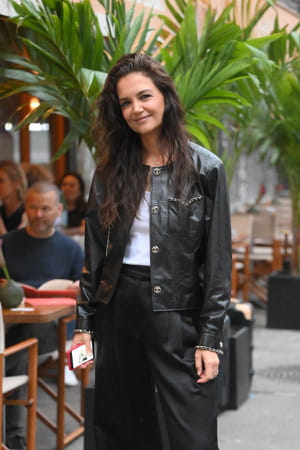 Katie-holmes-beach-waves