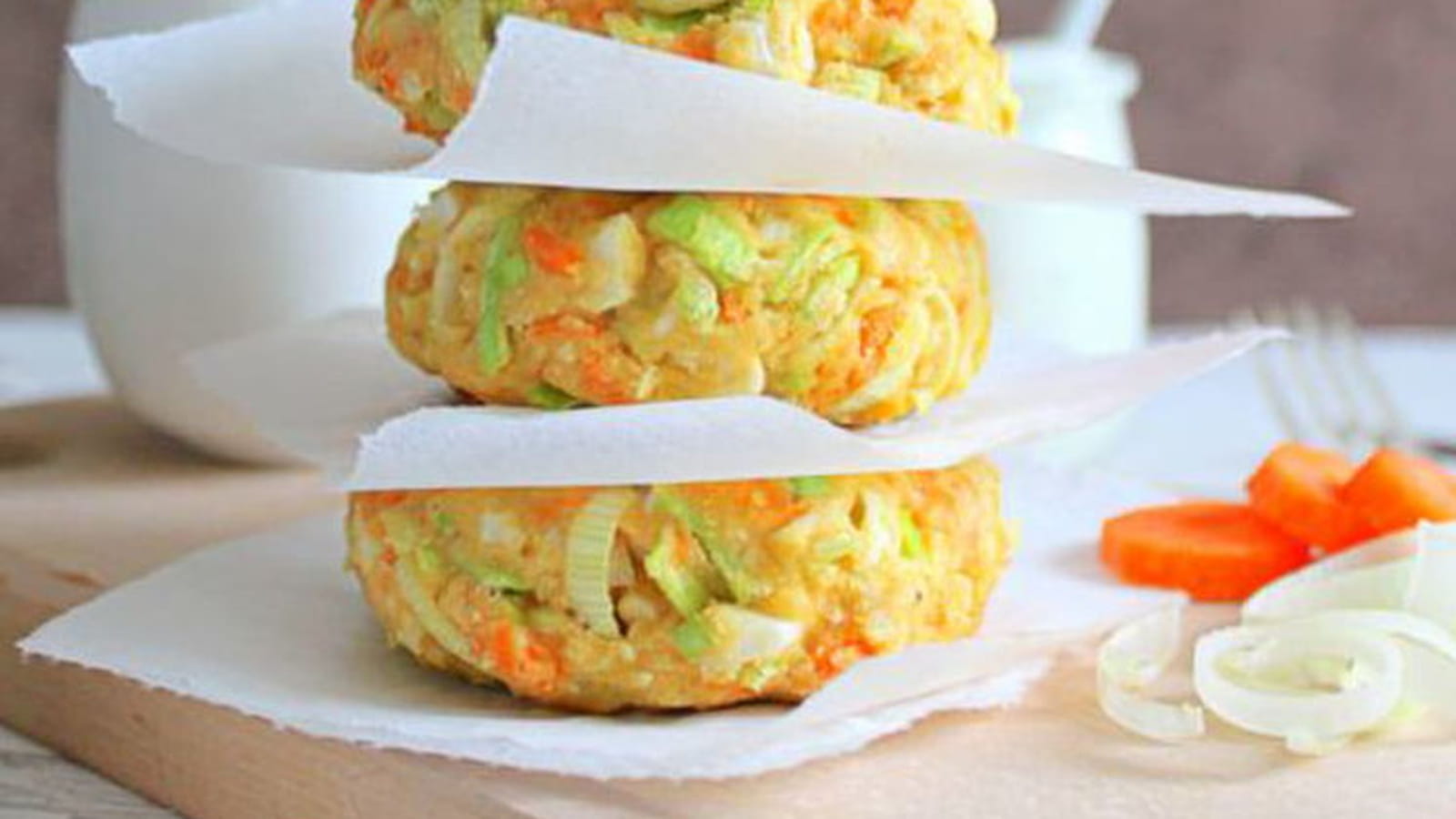 Galettes végétales aux légumes d'hiver et sauce au yaourt