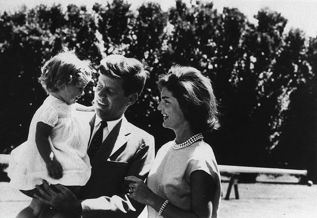 Complices et tendres au côté de leur fille Caroline