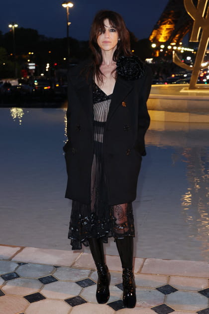 Charlotte Gainsbourg en robe noire transparente