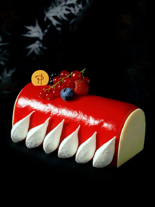Découvrez cette recette de Bûche Ella au citron et aux fruits rouges