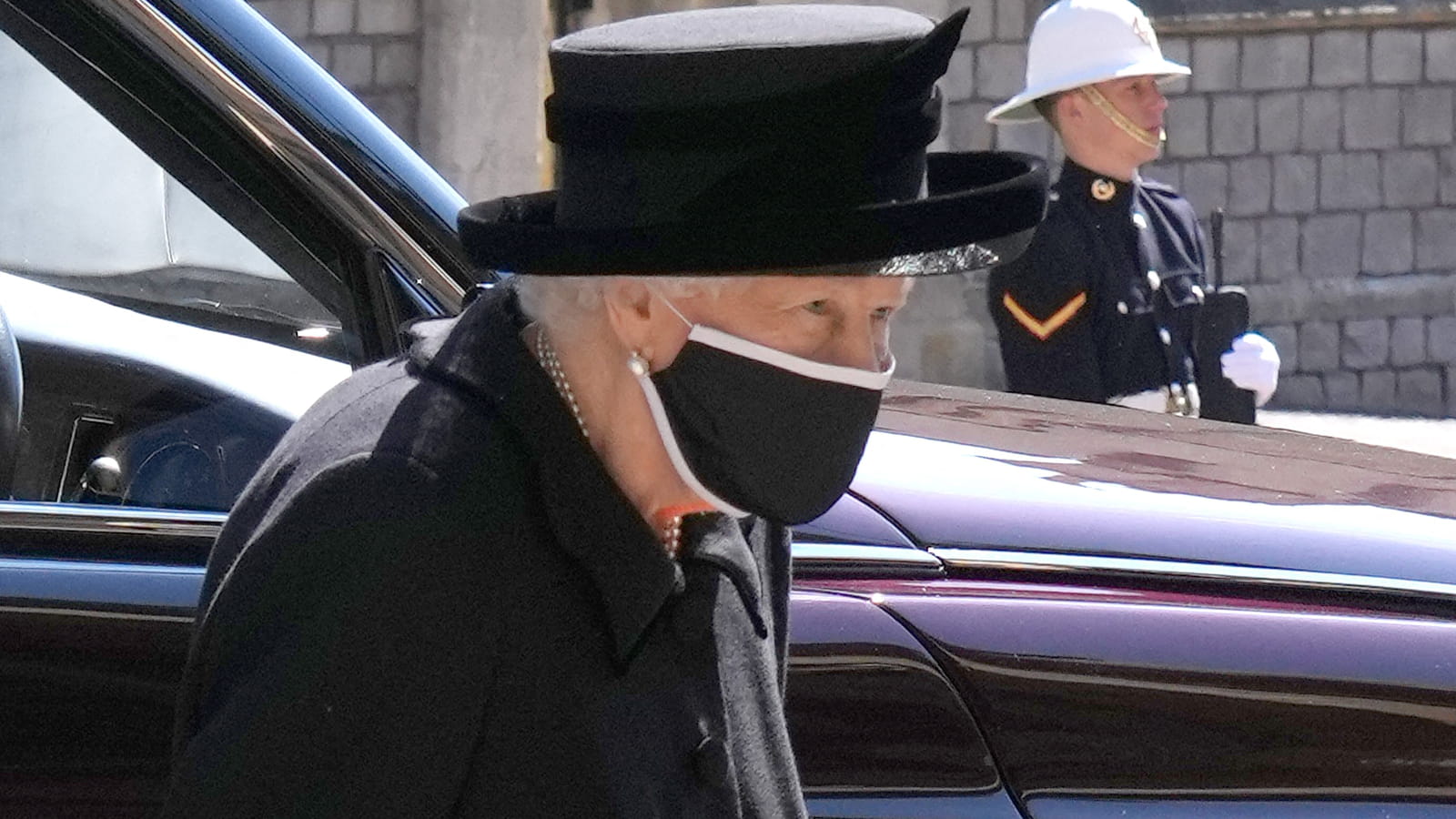 Elisabeth II lors de son arrivée à la chapelle