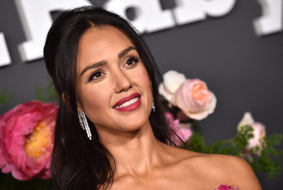 Jessica Alba, glamour avec ses l&egrave;vres framboise velours