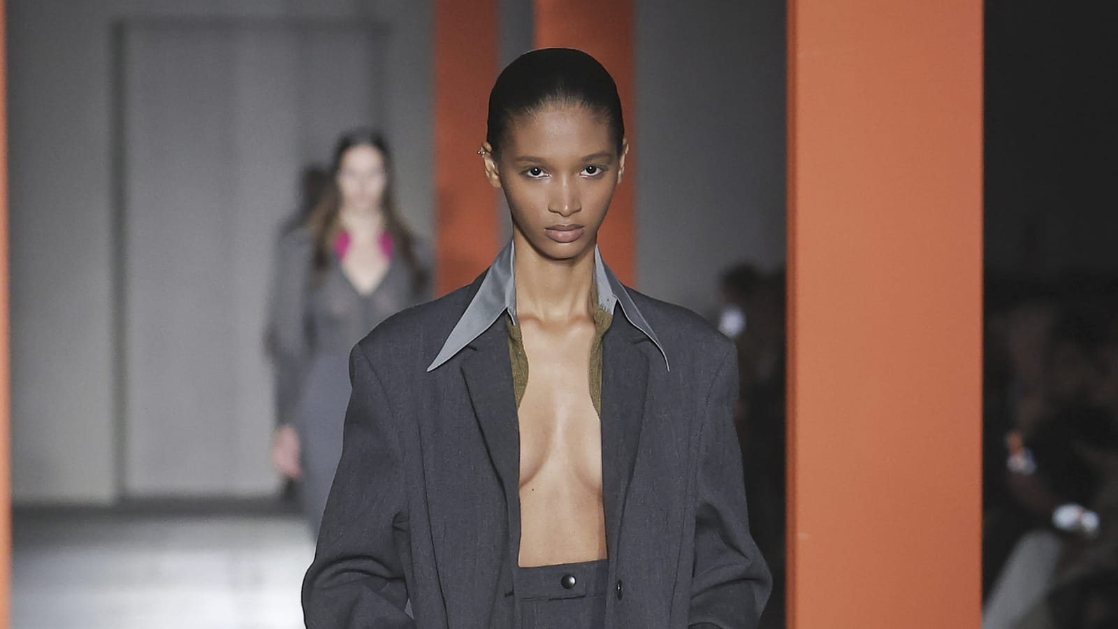 Look 16