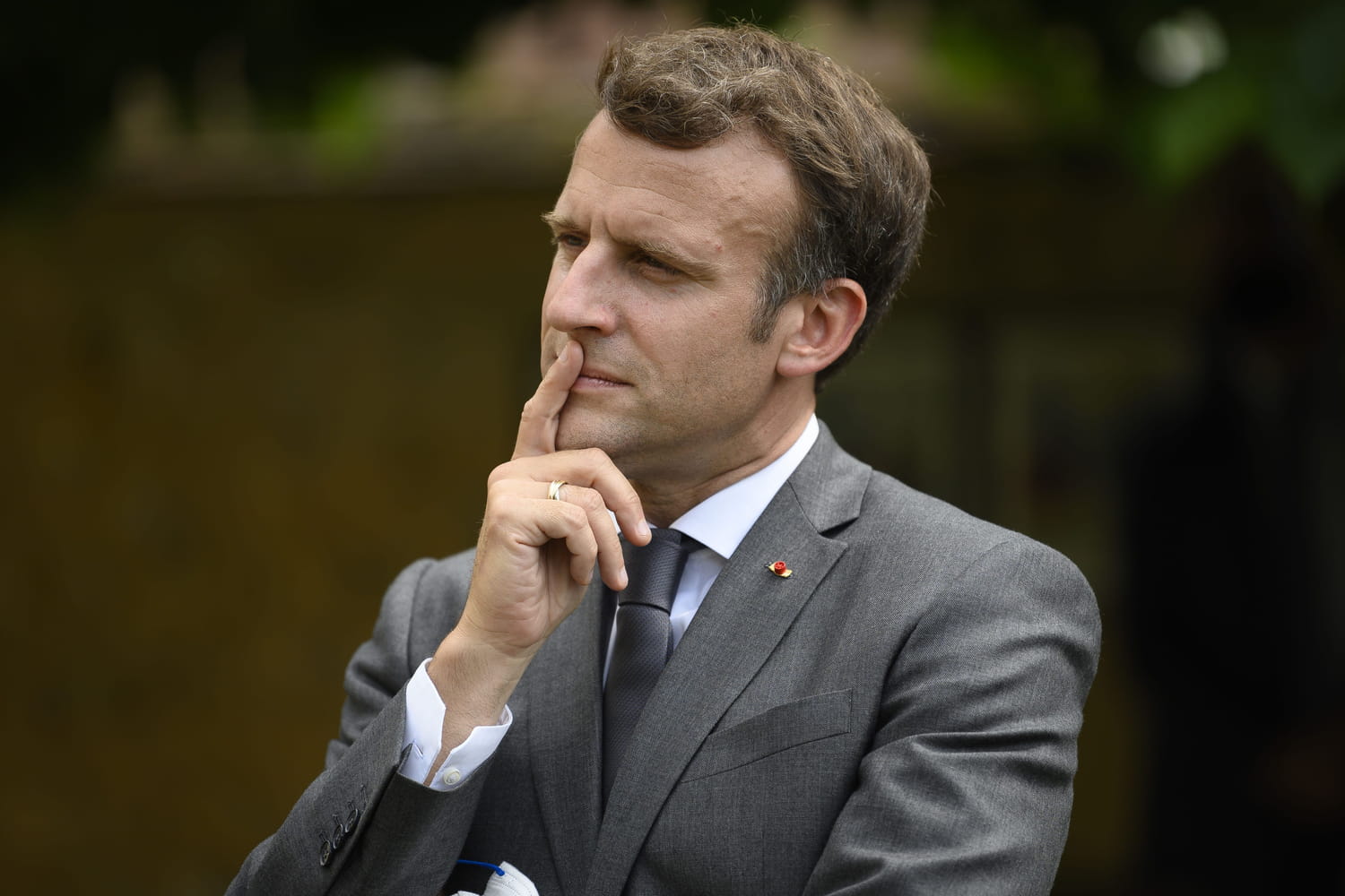 Macron et le petit Picard : "Alors ça va la claque que tu t'es prise ?"