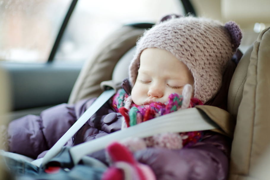 Siège auto : n'attachez pas votre bébé avec son blouson