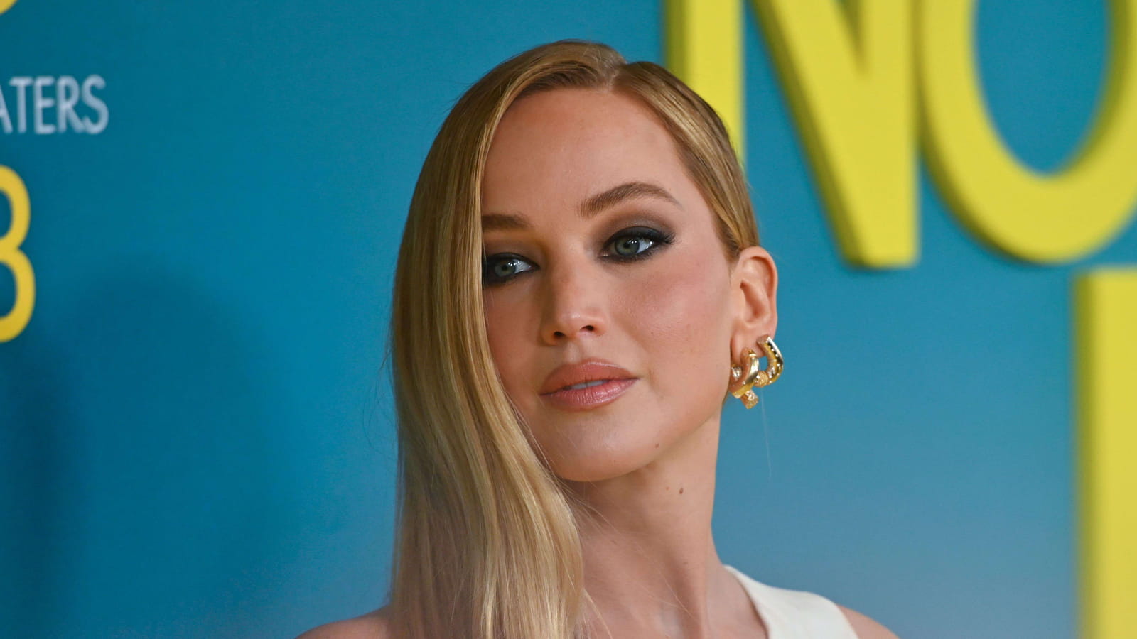 Jennifer Lawrence et son charbonneux intense