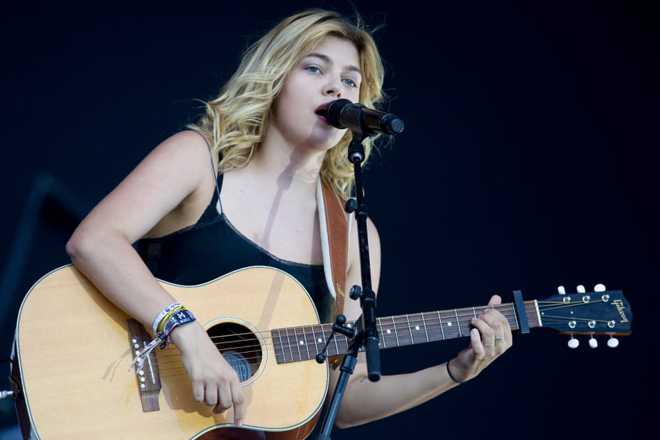 La coupe mi-longue de Louane