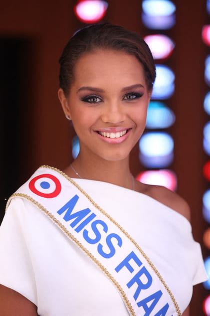 Indira Ampiot maquill&eacute;e