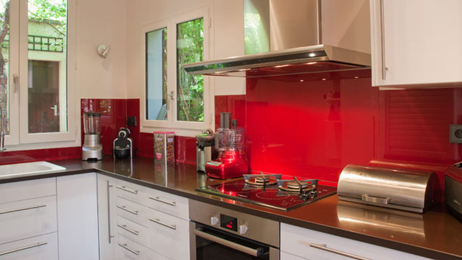 Crédence verre rouge