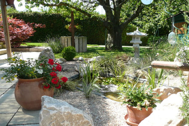 Ambiance zen dans le jardin de Genevi&egrave;ve